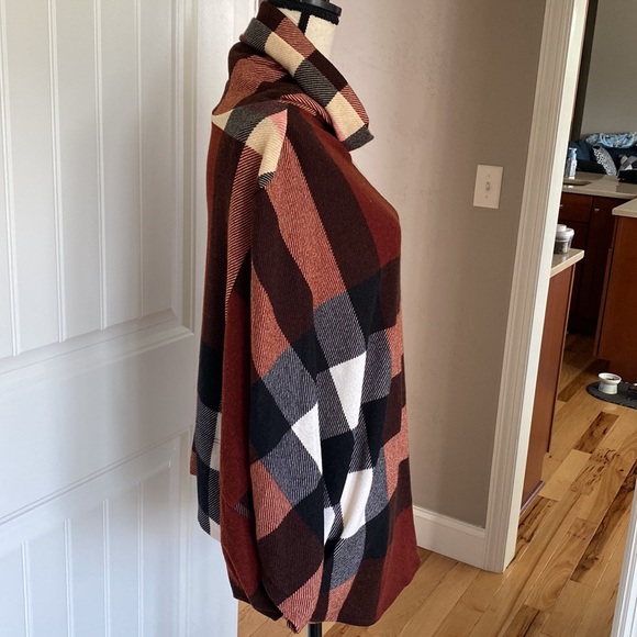 Lime and Chilli pocket poncho - Picture 3 of 7